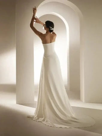 Atelier Pronovias Aviva #1 Ivory thumbnail